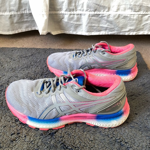 ASICS Women’s Gel-Nimbus Lite Running Sneakers - Picture 3 of 7